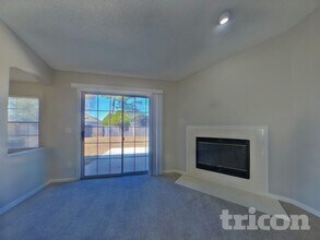 522 Jimbay Dr, Unit 901 in Orange Park, FL - Foto de edificio - Building Photo