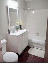 8616 Hickory Ave in Crystal Lake, IL - Building Photo