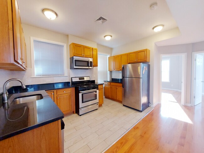 1904 Massachusetts Ave, Unit 3 in Cambridge, MA - Foto de edificio - Building Photo