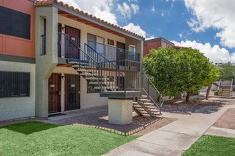 Standard Raintree in Tucson, AZ - Foto de edificio - Building Photo