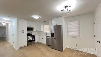 308 Robinson Ave in Matthews, NC - Building Photo - Building Photo