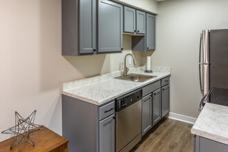 150 East Broadway Apartments in Loveland, OH - Building Photo - Interior Photo