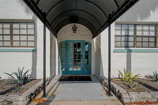 517 Columbia Dr, Unit 20 in Tampa, FL - Building Photo - Building Photo