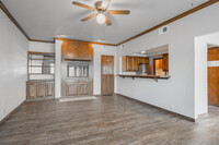 Eagle Crest Apartments in Oklahoma City, OK - Building Photo - Interior Photo