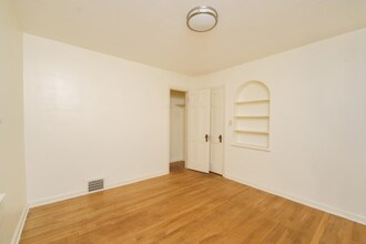 3584 Palmerston Rd, Unit Down in Shaker Heights, OH - Foto de edificio - Building Photo