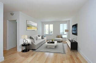 410 W 53rd St in New York, NY - Building Photo
