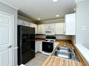 806 Sunny Ln in Cedar Park, TX - Building Photo - Building Photo