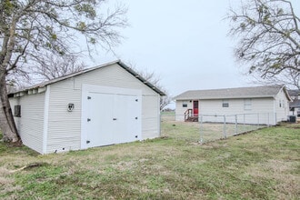 306 N Bois D Arc St in Savoy, TX - Building Photo - Building Photo