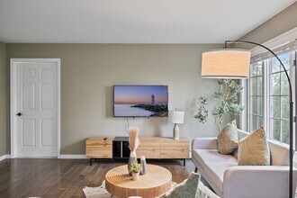 321 Museum Village Rd in Monroe, NY - Building Photo - Building Photo