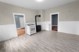 15 1/2 Mendon St in Worcester, MA - Building Photo - Building Photo