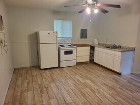 614 1/2 Highland Ave in Waxahachie, TX - Building Photo