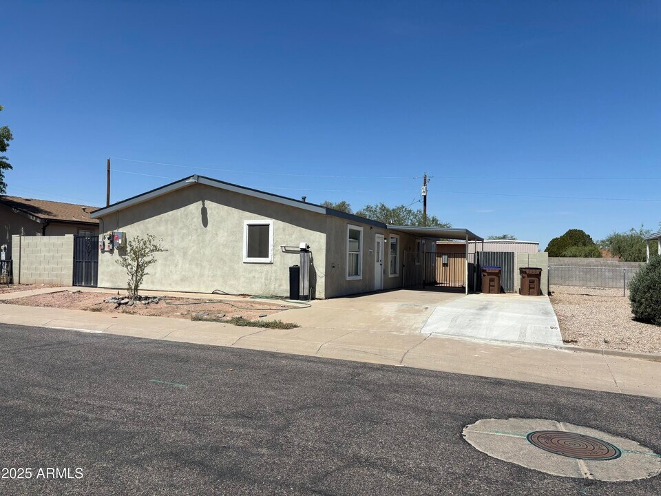 56 N Sycamore St in Florence, AZ - Building Photo