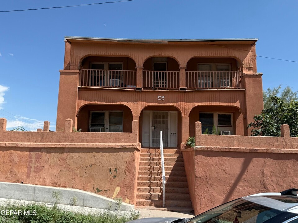 714 E River Ave in El Paso, TX - Building Photo
