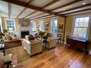 23 Howard St in Sag Harbor, NY - Foto de edificio - Building Photo