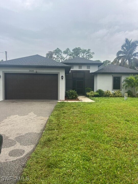 3828 47th Ave NE in Naples, FL - Building Photo