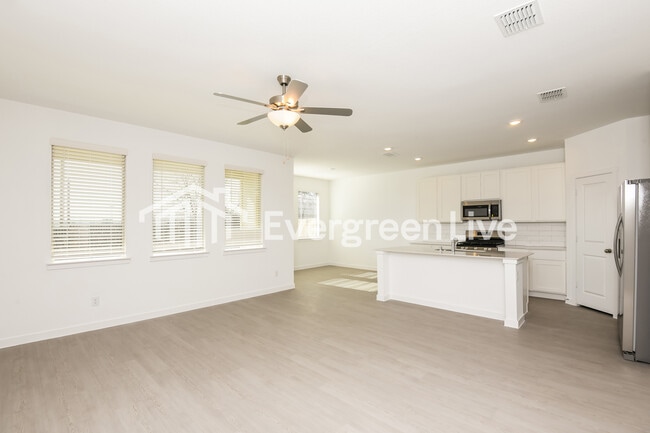 1212 Dragon Wy in Azle, TX - Building Photo - Building Photo