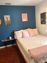 4717 S Van Ness Ave in Los Angeles, CA - Foto de edificio - Building Photo