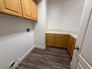 1717 Monte Vista Ct in West Sacramento, CA - Foto de edificio - Building Photo