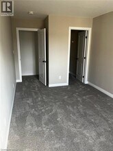 8 Sandstone St in Cambridge, ON - Building Photo - Building Photo