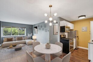504 W Franklin Ave in Minneapolis, MN - Building Photo