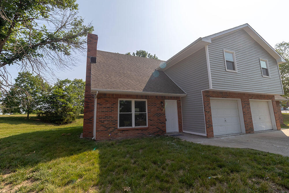 1921 Mirtle Grove Ct in Columbia, MO - Foto de edificio