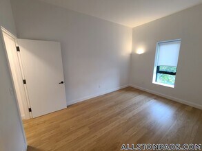 83 Gardner St, Unit 403 in Boston, MA - Building Photo - Building Photo