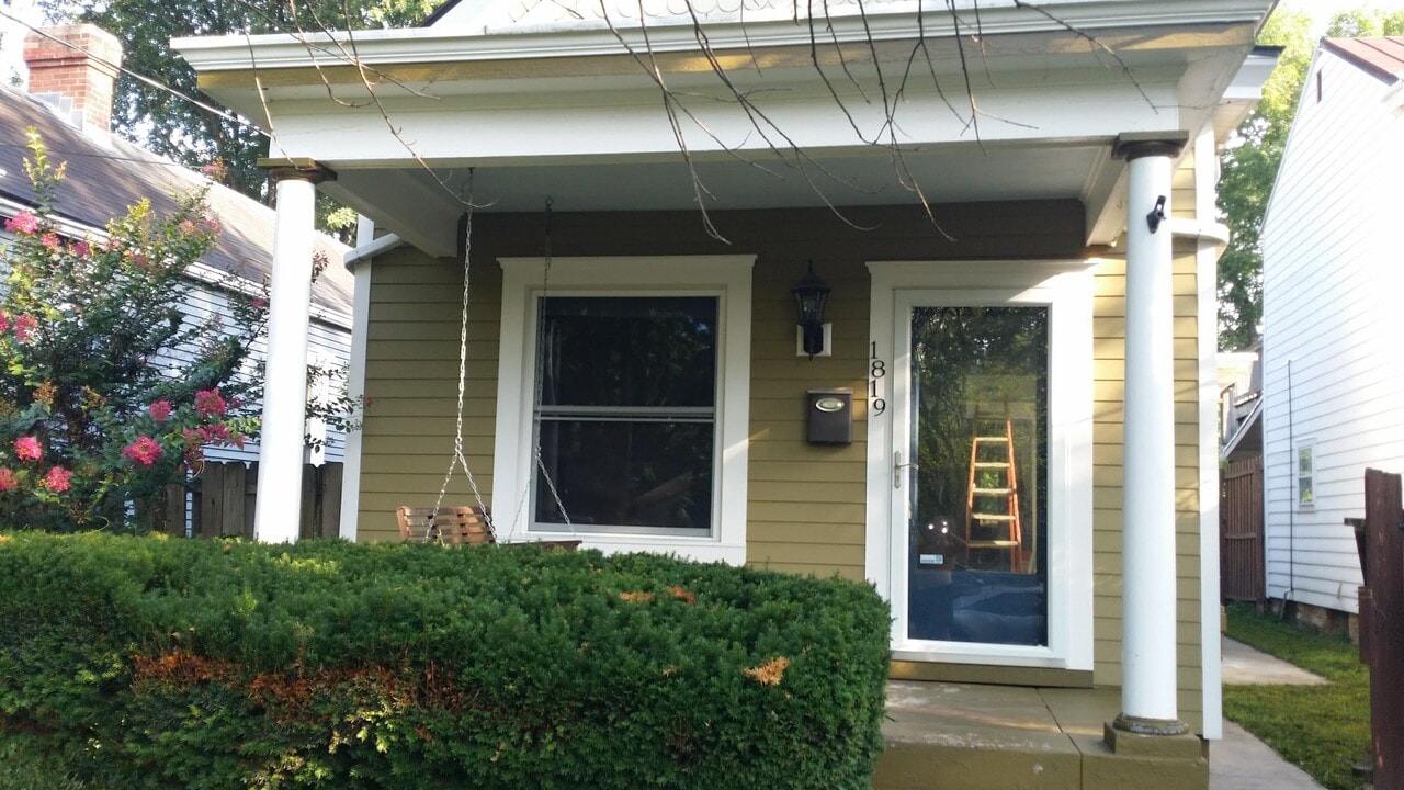 1819 Deerwood Ave in Louisville, KY - Building Photo