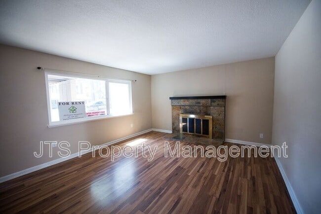 3693 Alder Ave in South Lake Tahoe, CA - Building Photo - Building Photo