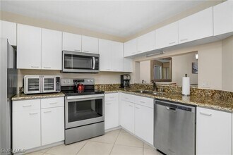7754 Emerald Cir in Naples, FL - Building Photo - Building Photo