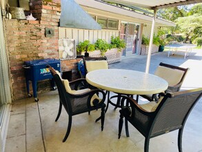 914 Arbutus Ave in Chico, CA - Foto de edificio - Building Photo