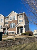 112 Lakeshore Dr in Oswego, IL - Building Photo