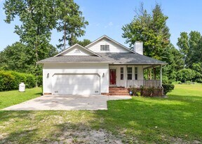 309 Madam Moores Ln in New Bern, NC - Building Photo