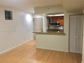 110 Washington Ave in Miami Beach, FL - Building Photo - Building Photo