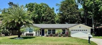 1819 W 12 Oaks Ln in Neptune Beach, FL - Building Photo