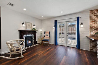 205 Scenic Dr in Georgetown, TX - Foto de edificio - Building Photo