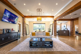 Paramount at Cedar Lodge in Baton Rouge, LA - Foto de edificio - Interior Photo