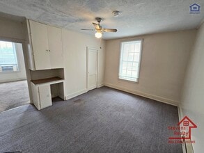414 W Bockman Way in Sparta, TN - Building Photo - Building Photo