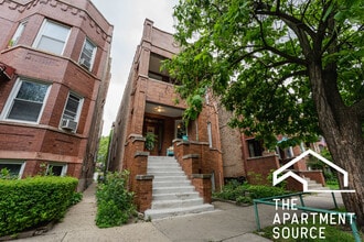2132 W Iowa St, Unit 1F in Chicago, IL - Foto de edificio - Building Photo