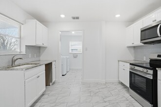 3822 W Calgary Ct in Irving, TX - Building Photo - Building Photo