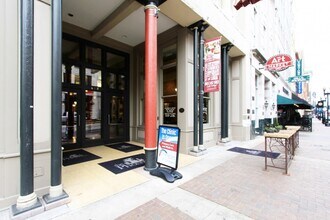 418 S Gay St, Unit 604 in Knoxville, TN - Foto de edificio - Building Photo