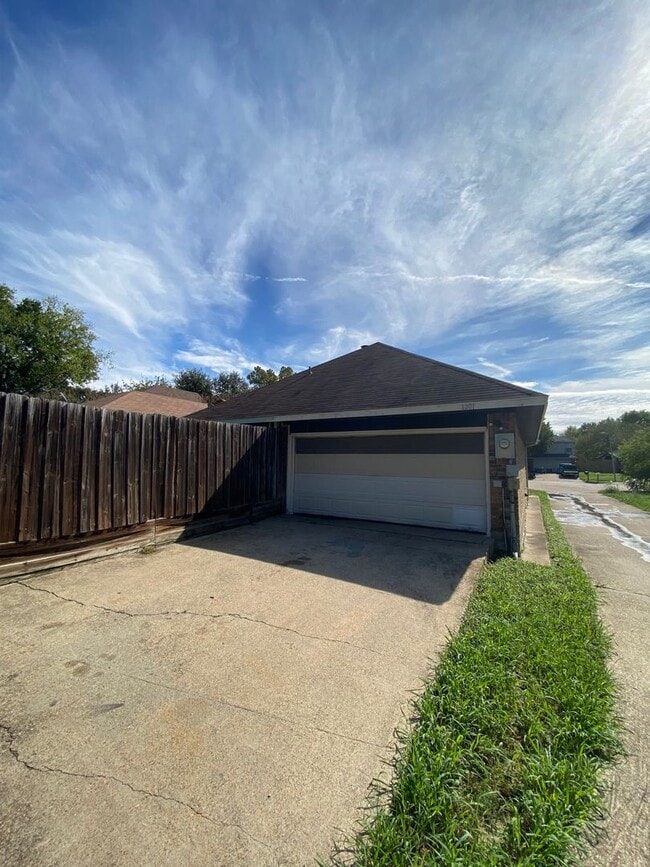 1201 Wheatfield Dr in Mesquite, TX - Building Photo - Building Photo
