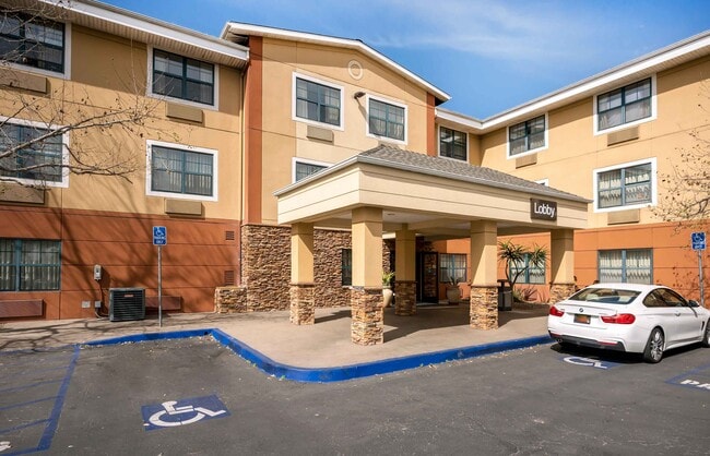 Furnished Studio-Santa Barbara - Calle Real in Santa Barbara, CA - Building Photo - Building Photo