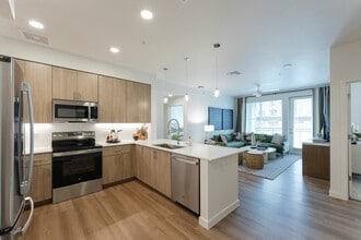 Liv+ Union Peak in Phoenix, AZ - Building Photo - Building Photo