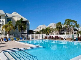 6939 Stonesthrow Cir N in St. Petersburg, FL - Building Photo