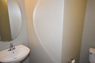 1564 Blue Beaver Way in Roseville, CA - Building Photo - Building Photo