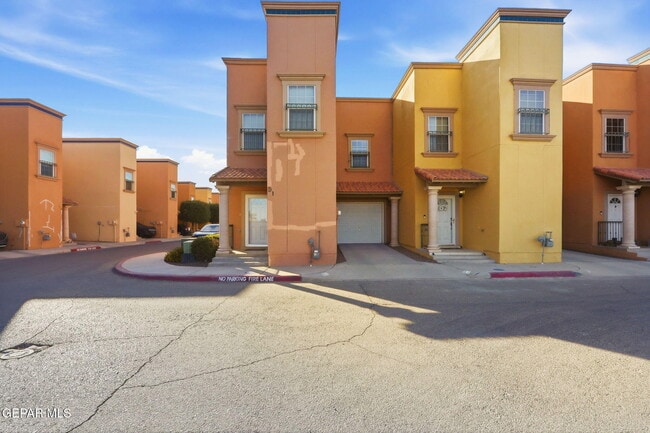 3150 N Yarbrough Dr in El Paso, TX - Foto de edificio - Building Photo