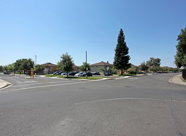 Phoenix Park Apartments in Sacramento, CA - Building Photo - Building Photo