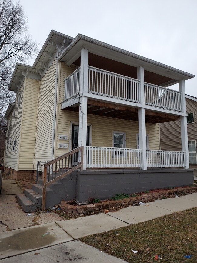 1229 S Church St, Unit #2 in Rockford, IL - Building Photo - Building Photo