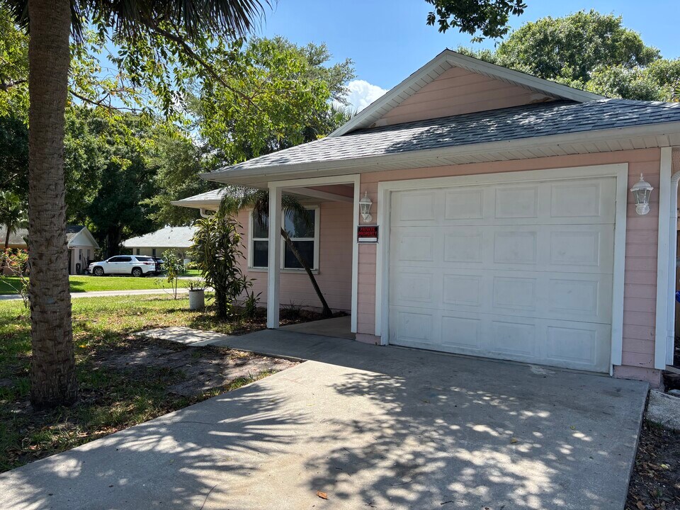 505 16th Ave in Vero Beach, FL - Building Photo