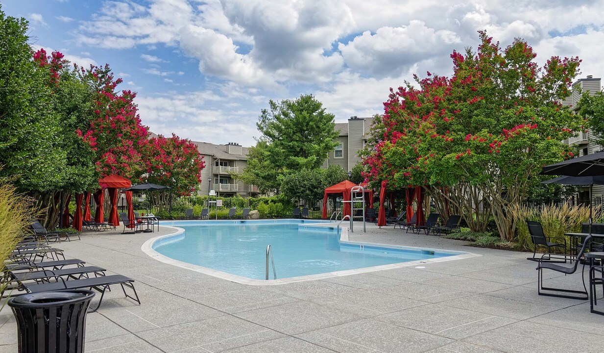 Shenandoah Crossing Apartment Homes in Fairfax, VA - Building Photo